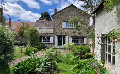 House in La Celle-les-Bordes, Ile-de-France, France 1