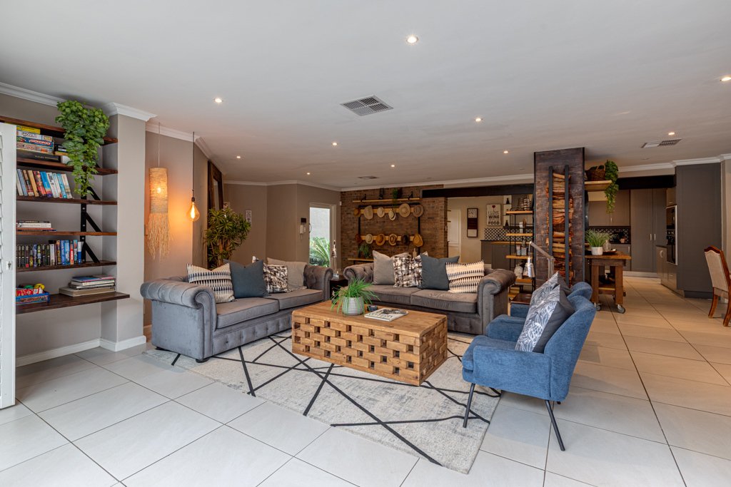 House in Benmore Gardens, Gauteng, South Africa 3 - 16572313
