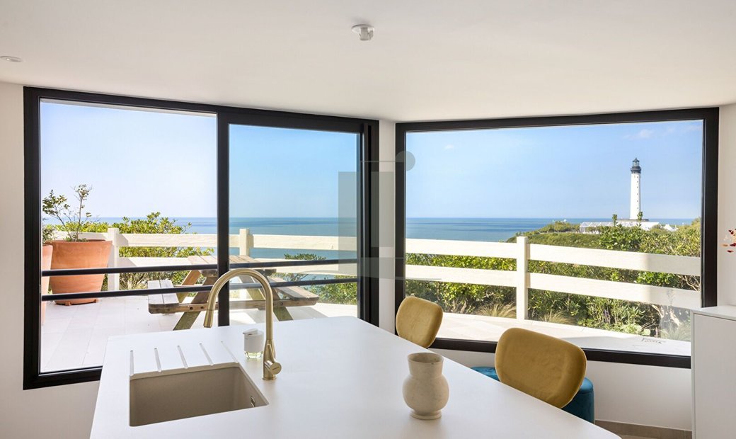 Photo inspiration: Visual Reference: Seaside Apartment With Large Terrace In Biarritz Nouvelle Aquitaine France