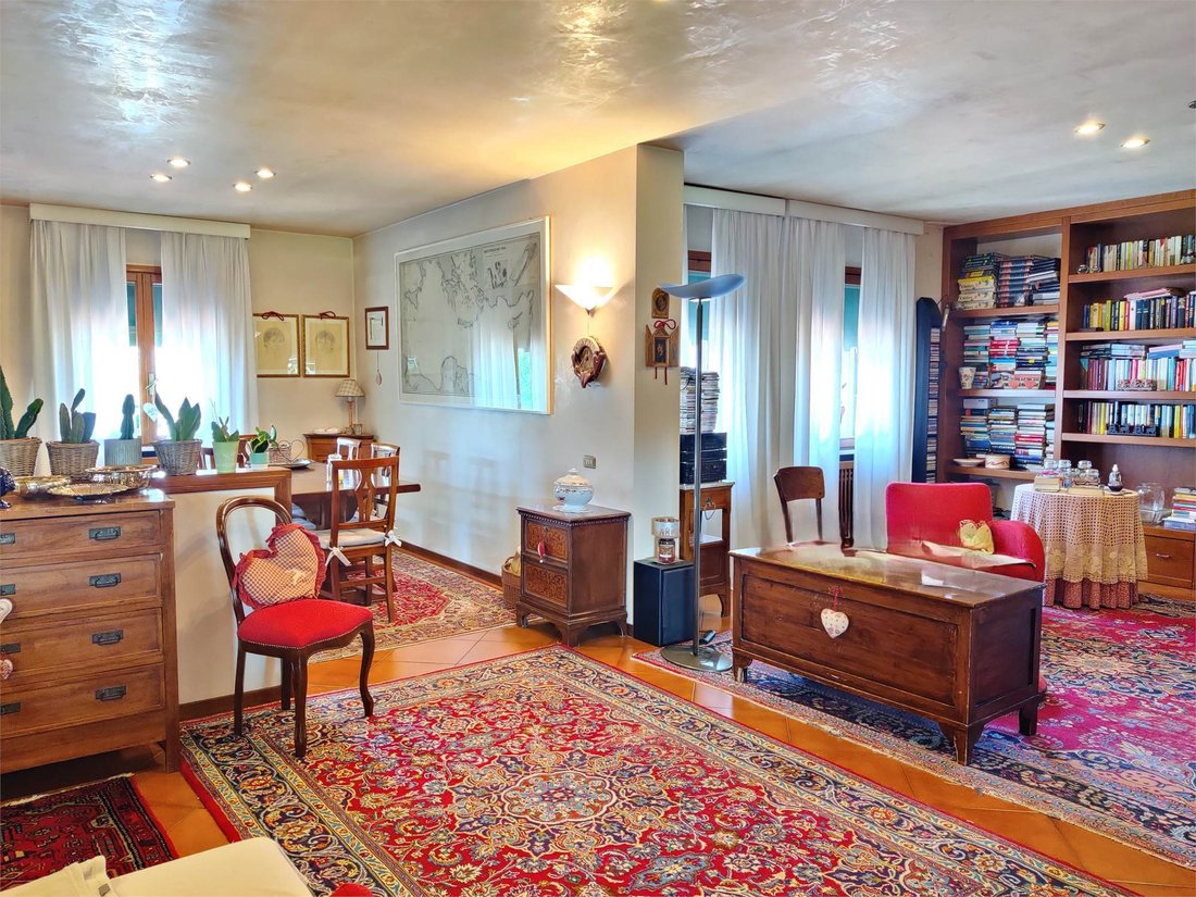 Villa in Volpago del Montello, Veneto, Italy 5 - 16569013