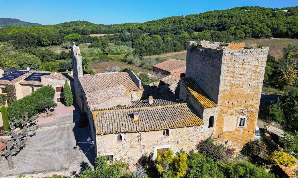 Castle for Sale in Sant Climent de Peralta, Forallac, Spain