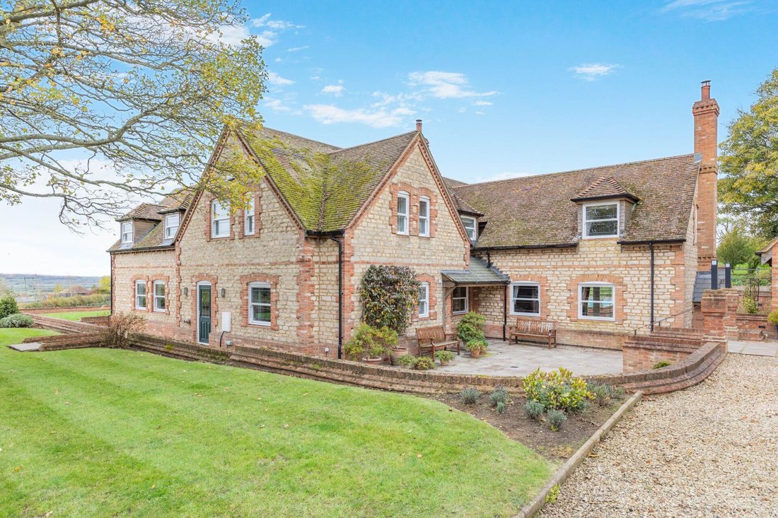 House in Oving, England 1 - 16571132