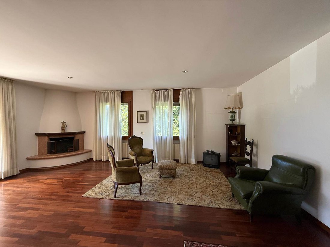 Villa in Montebelluna, Veneto, Italy 2 - 16568875