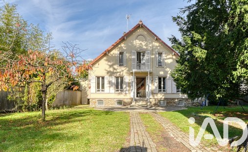 Castle for Sale in Saint-Leu-la-Forêt, Île-de-France, France