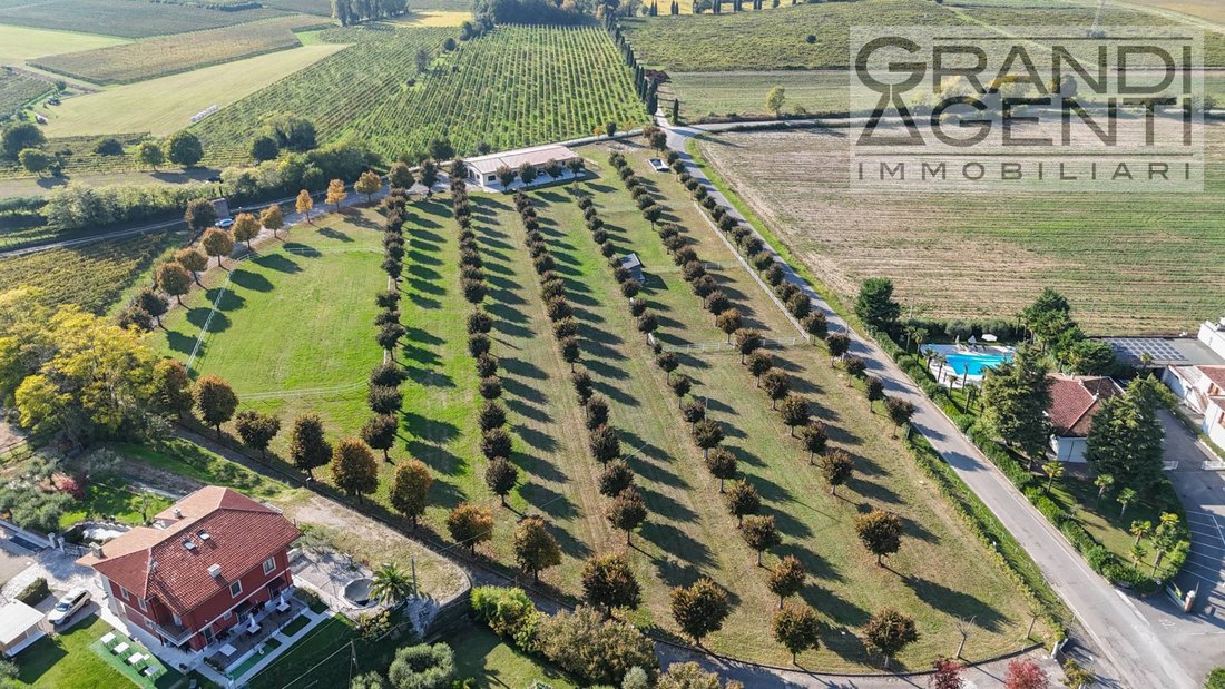 Farm Ranch in Bussolengo, Veneto, Italy 2 - 16571589