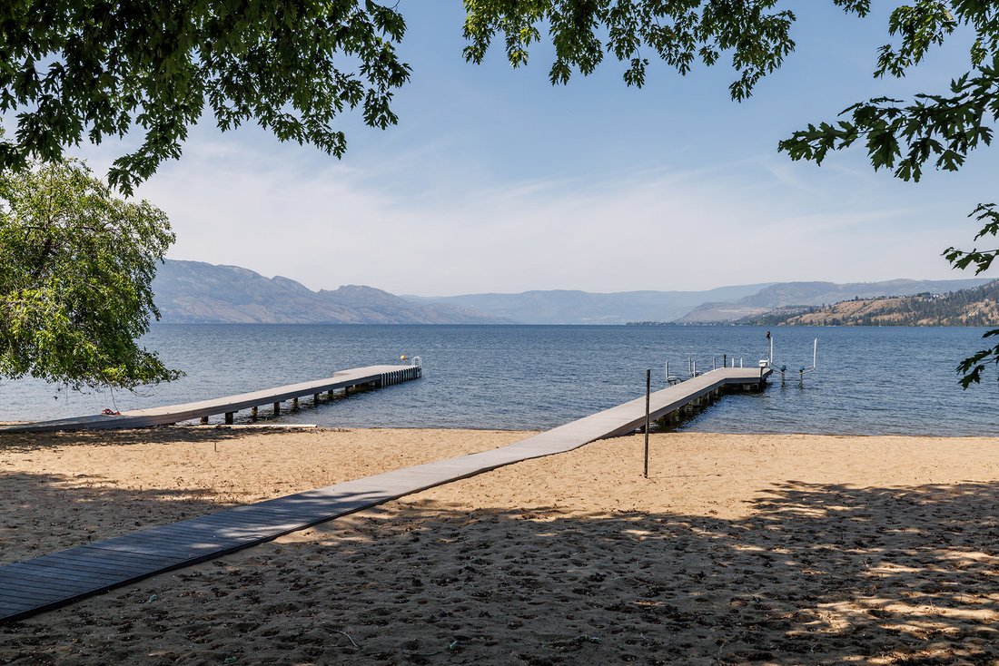 House in Kelowna, British Columbia, Canada 1 - 16572064