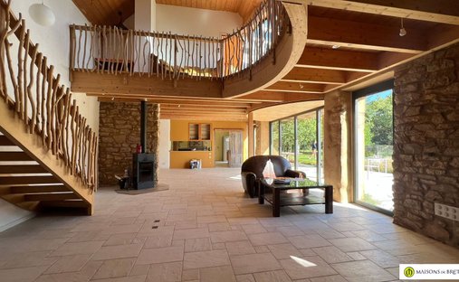 An Incredible Real Estate Asset Overlooking The Ria.