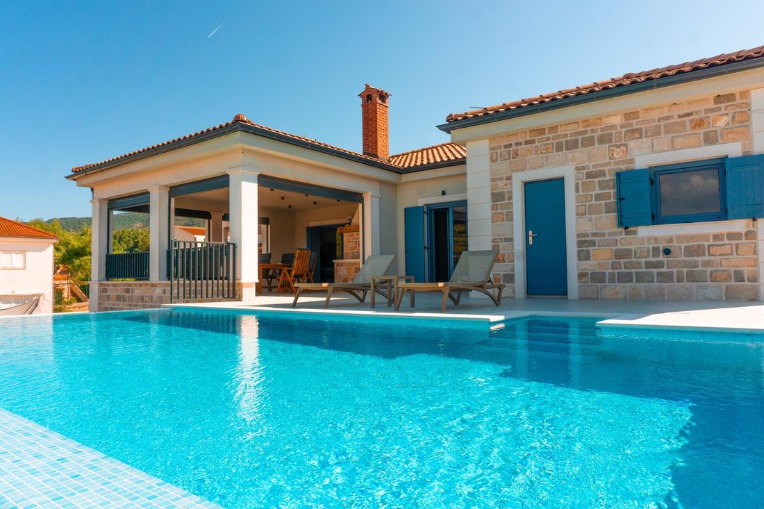 Villa in Jelsa, Split-Dalmatia County, Croatia 1 - 13567489