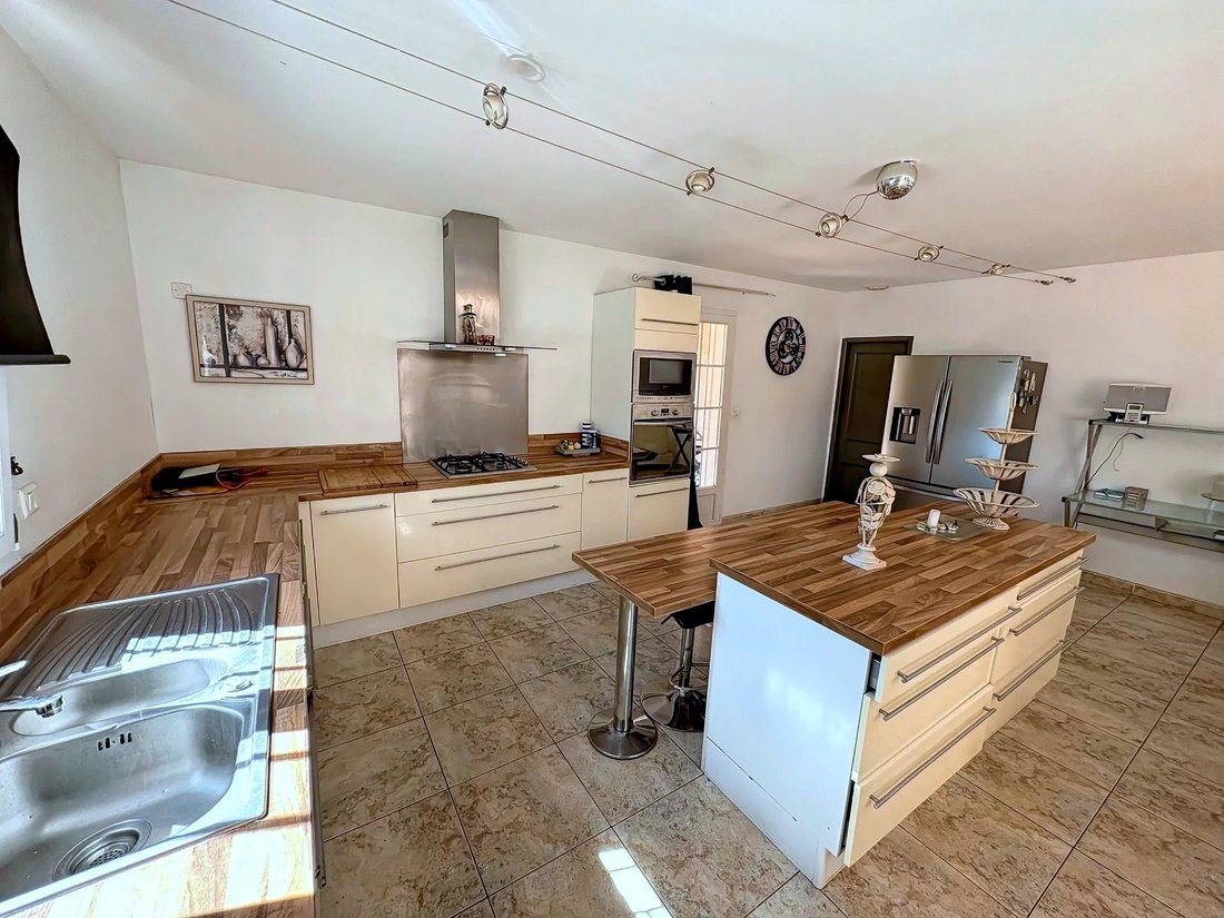 Villa in Générac, Occitania, France 4 - 16202537