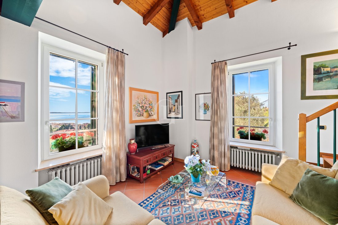 Apartment in Garda, Veneto, Italy 2 - 16572827