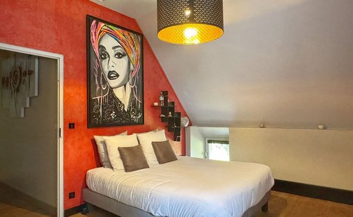 An Incredible Real Estate Asset Overlooking The Ria.