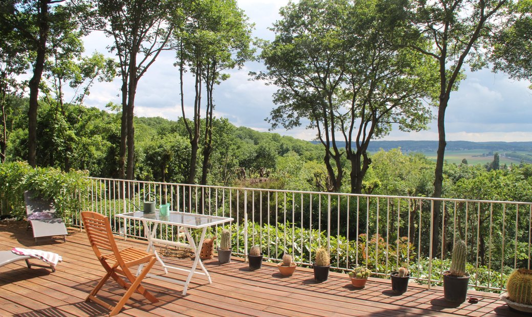 House 6 Room(s) 4 Bedroom(s) 210 M²