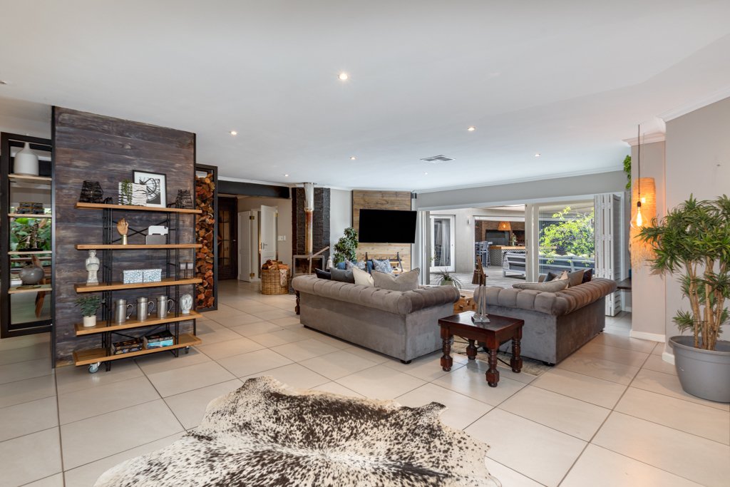 House in Benmore Gardens, Gauteng, South Africa 4 - 16572313
