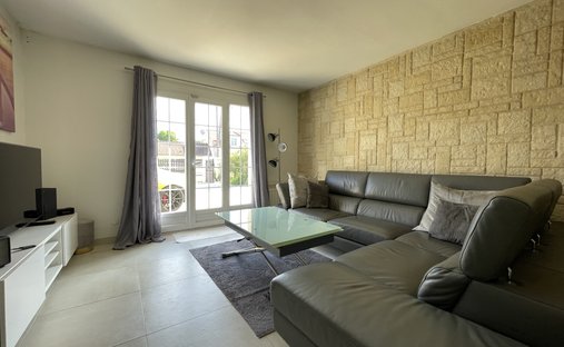 House 6 Room(s) 4 Bedroom(s) 210 M²