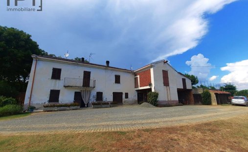 Maisons de campagne à Caldine, Piémont, Italie 1