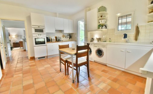 Castle for Sale in Saussignac, Nouvelle-Aquitaine, France