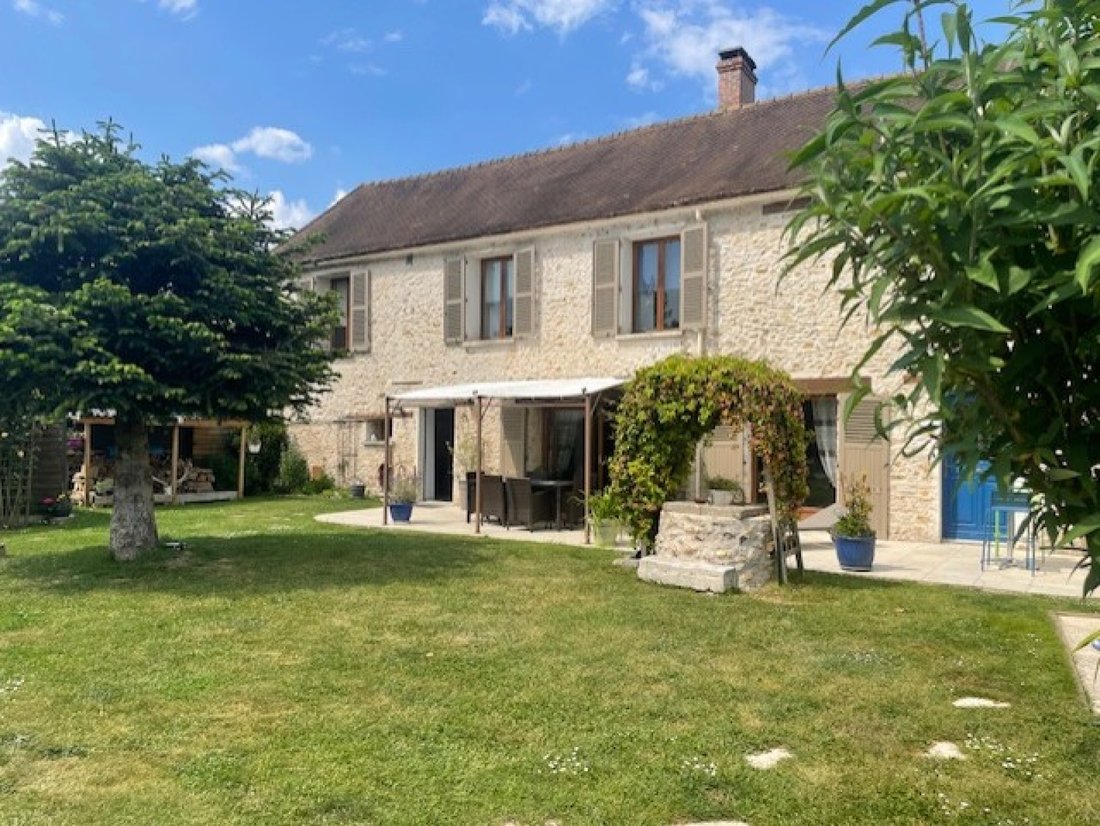 House in Bullion, Ile-de-France, France 1 - 16571048