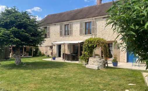 House in Bullion, Ile-de-France, France 1