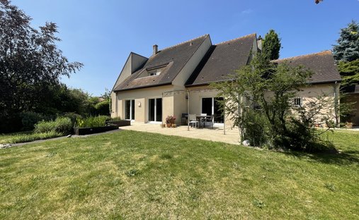 House in Le Bourg et le Hameaux, Beynes, France 1