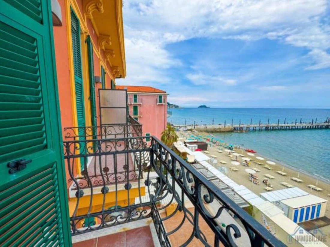 Apartment in Central Hill, Alassio, Liguria 2 - 16569027