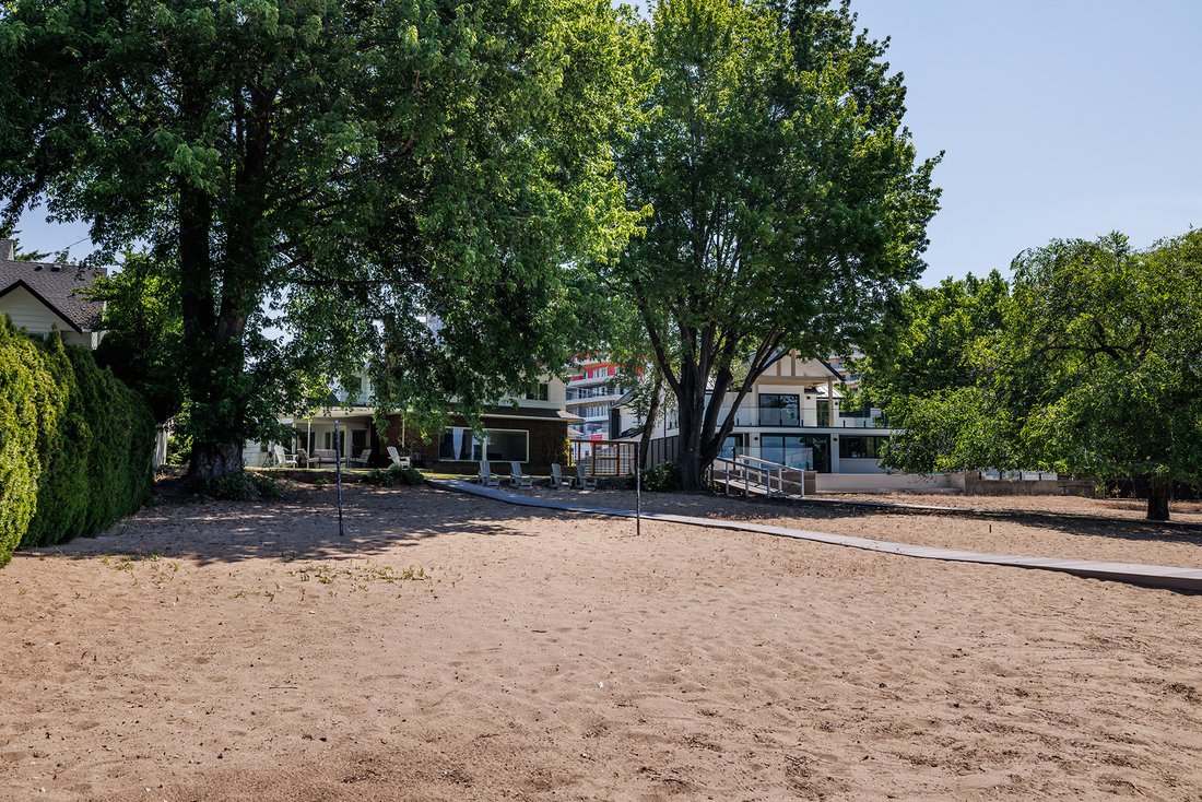 House in Kelowna, British Columbia, Canada 4 - 16572064