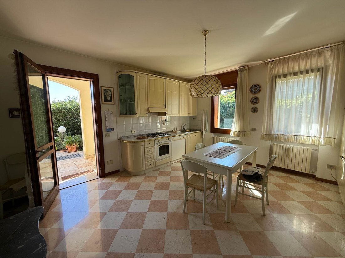 Villa in Montebelluna, Veneto, Italy 4 - 16568875