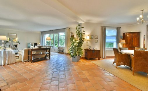 Castle for Sale in Saussignac, Nouvelle-Aquitaine, France