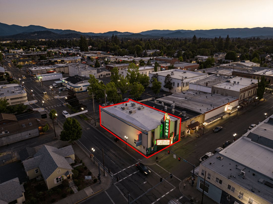 House in Grants Pass, Oregon, United States 4 - 16573325