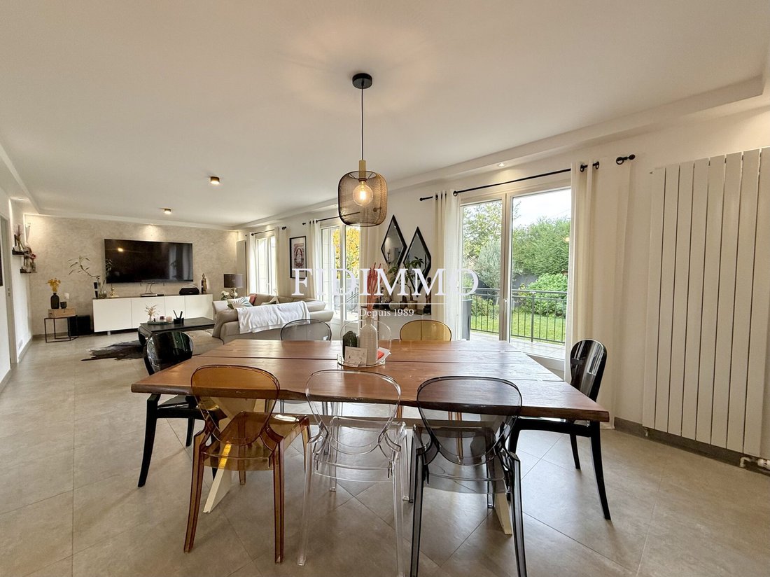 House in Chennevieres-sur-Marne, Ile-de-France, France 2 - 16574595