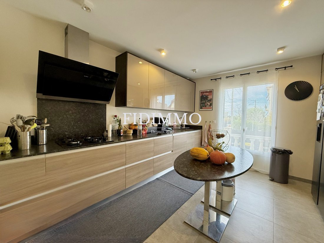 House in Chennevieres-sur-Marne, Ile-de-France, France 4 - 16574595