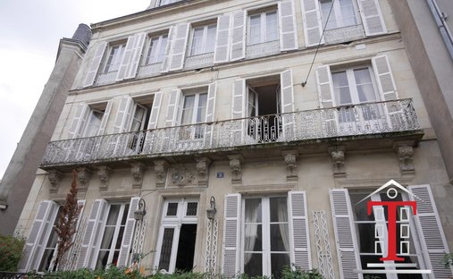 Castle for Sale in Écouflant, Pays de la Loire, France
