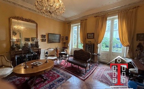 Castle for Sale in Écouflant, Pays de la Loire, France