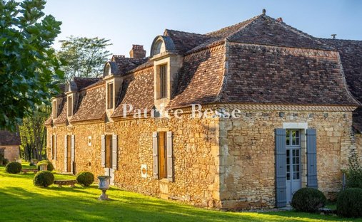 Castle for Sale in Périgueux, Nouvelle-Aquitaine, France