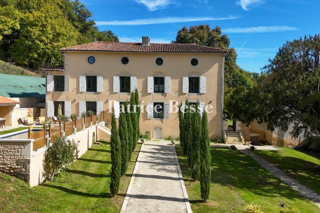 House in Poitiers, Nouvelle-Aquitaine, France 2 - 16578092