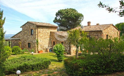 Castle for Sale in Cetona, Tuscany, Italy
