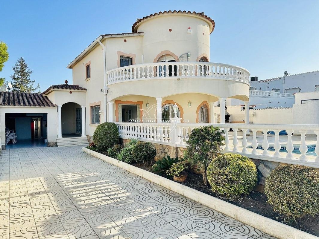 Villa in Empuriabrava, Catalonia, Spain 1 - 16576037