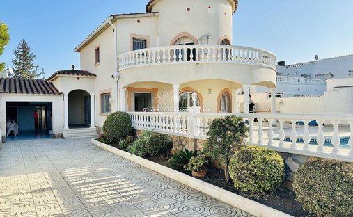 Villa in Empuriabrava, Catalonia, Spain 1