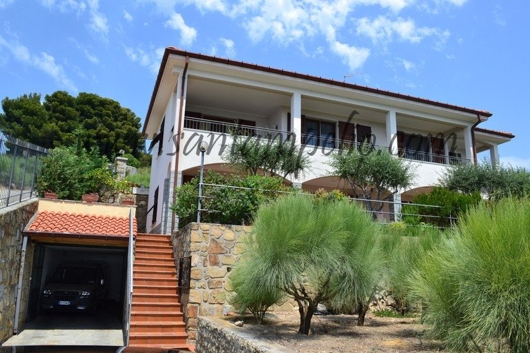 Villa in Vallecrosia, Liguria, Italy 3 - 16575811