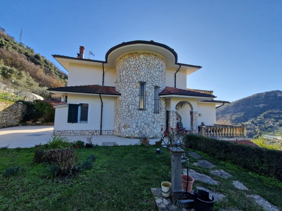 House in Vallecrosia, Liguria, Italy 2 - 16576014