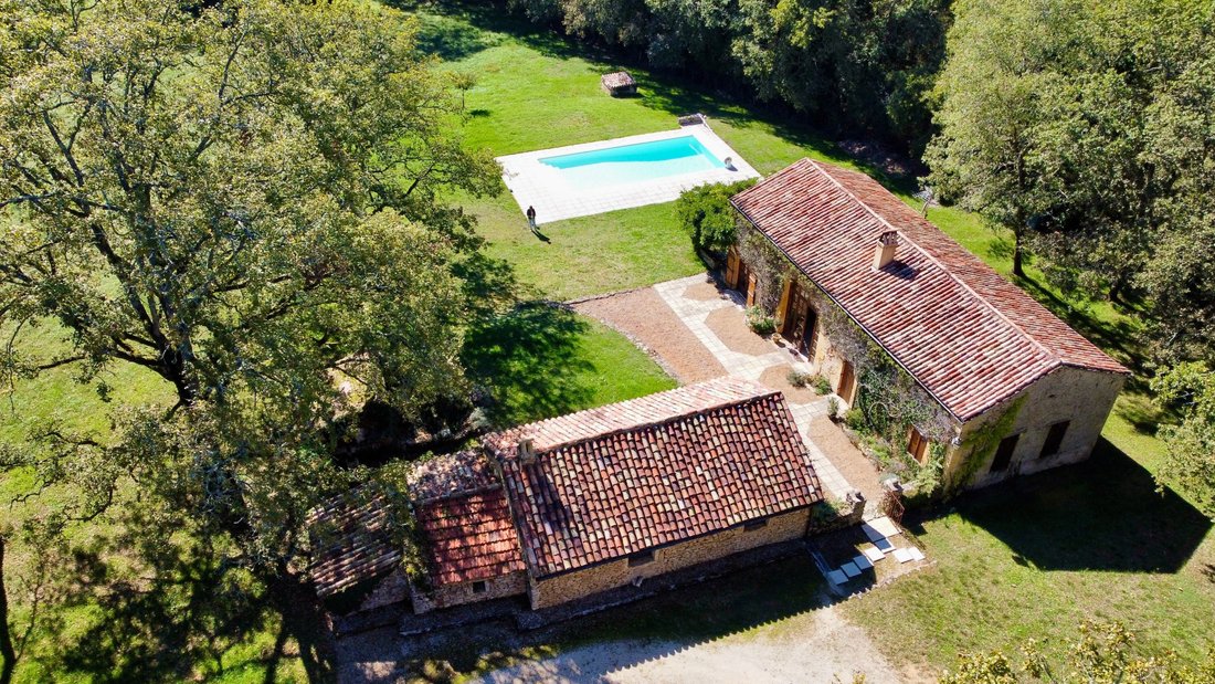 Estate in Mauzac-et-Grand-Castang, Nouvelle-Aquitaine, France 1 - 16577853