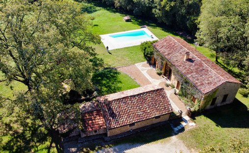 Estate in Mauzac-et-Grand-Castang, Nouvelle-Aquitaine, France 1