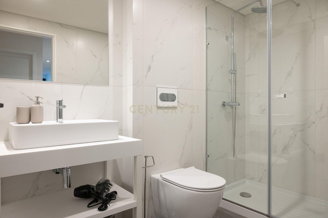 Apartment in Cedofeita, Santo Ildefonso, Se, Miragaia, Sao Nicolau e Vitoria, Porto District, Portugal 5 - 16578279