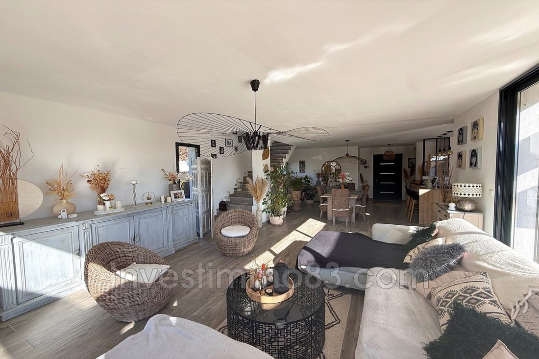 Villa in Pourrieres, Provence-Alpes-Côte d'Azur, France 4 - 16579916