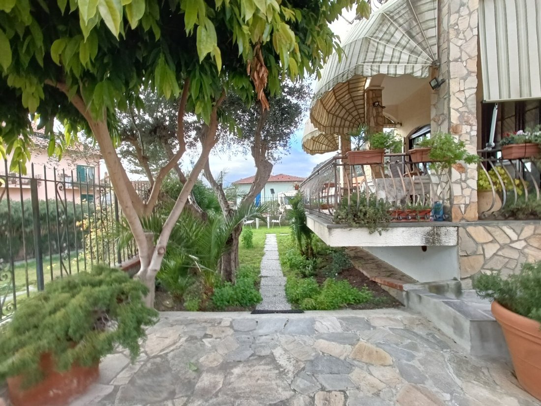 Villa in City Center, Ventimiglia, Liguria 2 - 16575959