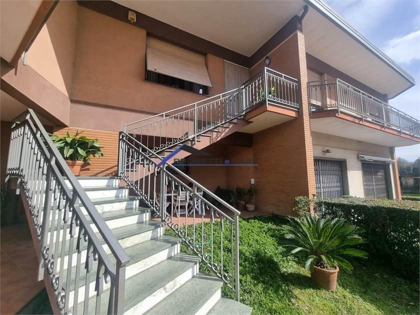 Villa in Center, Sarzana, Liguria 2 - 16575905