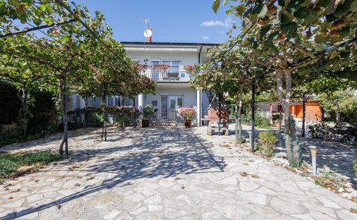 Villa in Mjesni odbor Kastanjer, Grad Pula, Gespanschaft Istrien 1