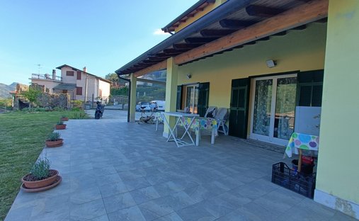 Villa in Dolceacqua, Ligurien, Italien 1