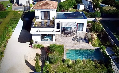 Villa in Pourrieres, Provence-Alpes-Côte d'Azur, France 1