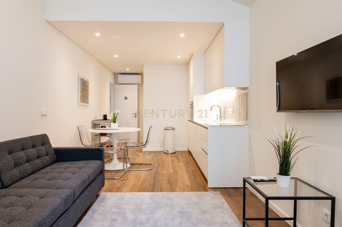 Apartment in Cedofeita, Santo Ildefonso, Se, Miragaia, Sao Nicolau e Vitoria, Porto District, Portugal 3 - 16578275