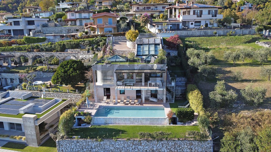 Villa in Salo, Lombardy, Italy 3 - 16579185